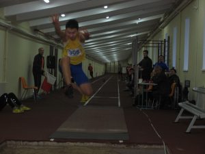 В прыжке Мичил Илларионов
