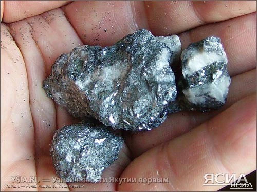 Где найти платину. Серебро металл самородок. Сурьма самородок. Самородное серебро минерал. Серебро камень самородок.