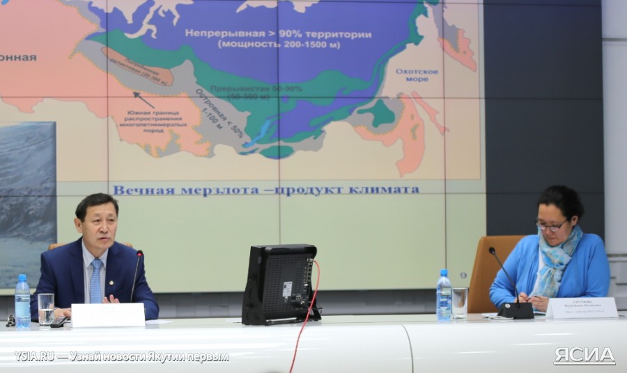 ОНЛАЙН-ТРАНСЛЯЦИЯ: Брифинг председателя ЯНЦ СО РАН Михаила Лебедева
