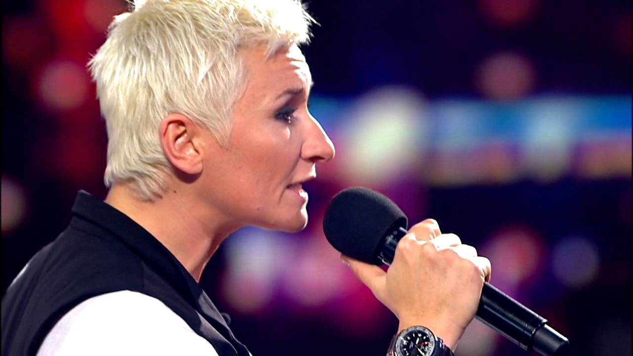 Певица из Якутии Июлина Попова прошла в четвертьфинал «Главной сцены» (ВИДЕО)