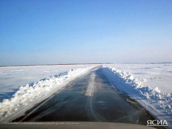В Якутии толщина льда не позволяет открыть ледовую переправу Хатассы-Павловск