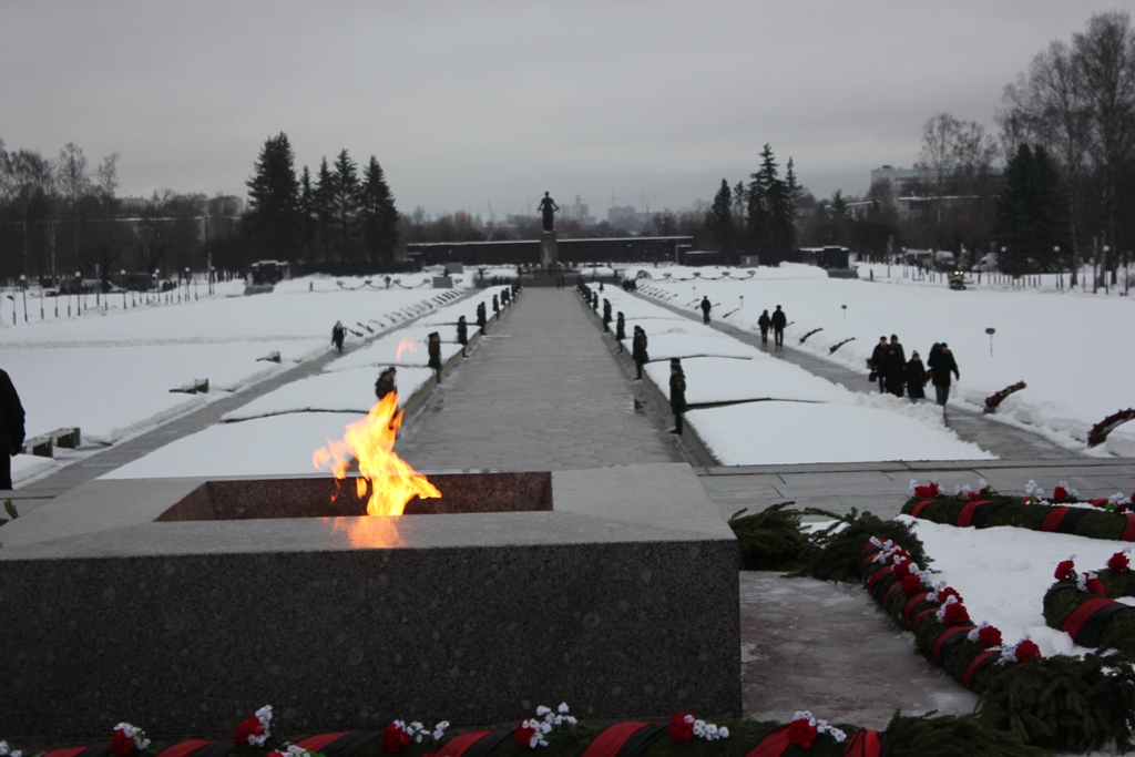 Пискаревское кладбище фото мемориала