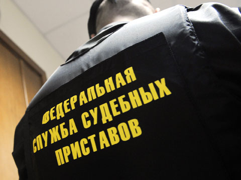 В Верхневилюйске алиментщица задолжала около 1 млн рублей на содержание 3 детей