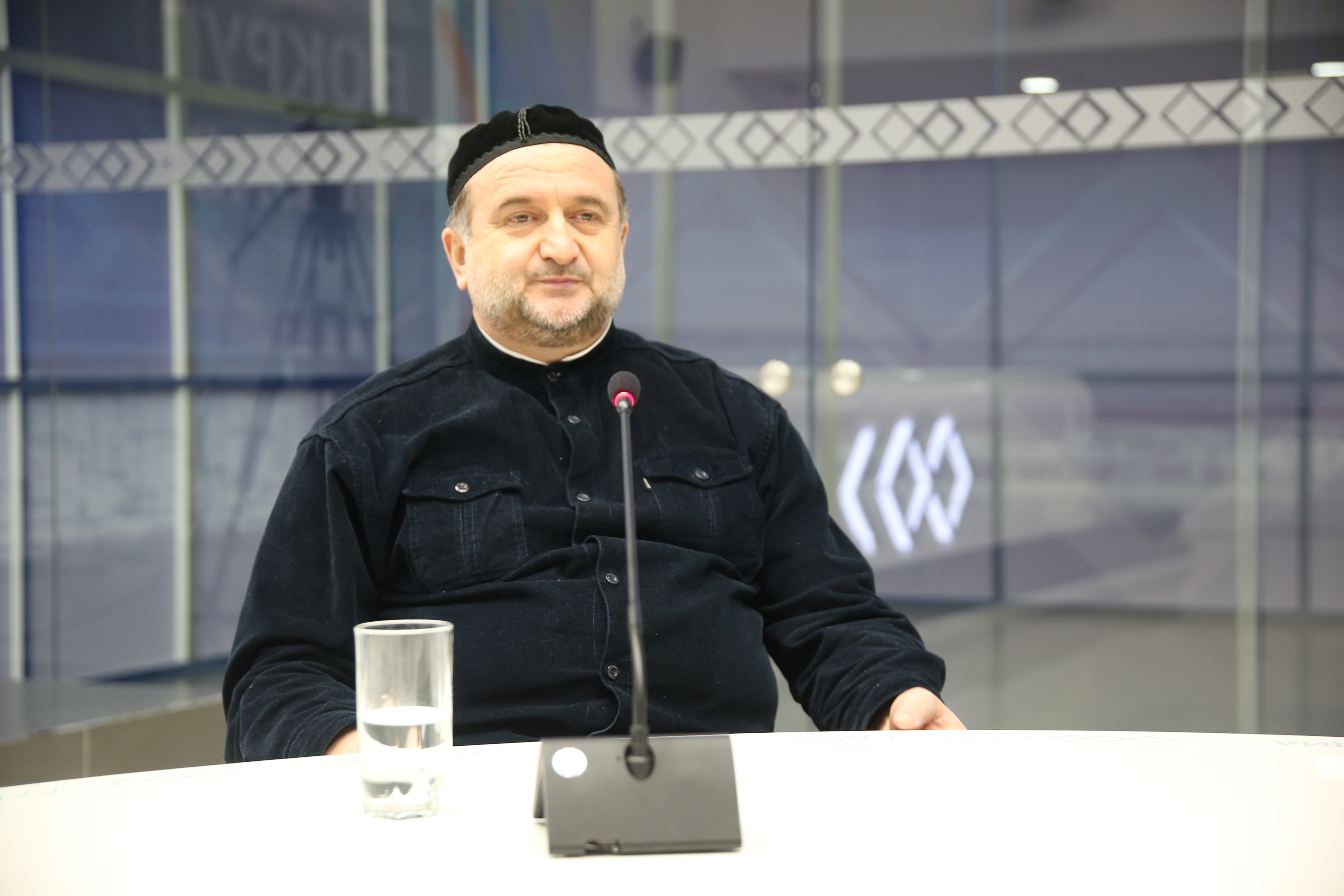 «Вокруг да около». Муфтий Якутии о религиозном фанатизме, ИГИЛ и правах женщин (ВИДЕО)