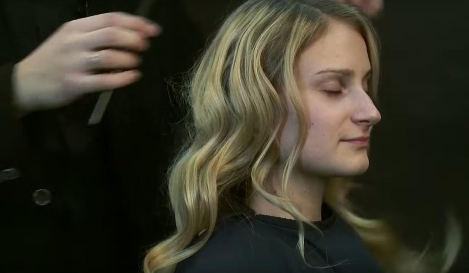 #BeautyГИД: Как сделать вечернюю прическу из кудрей?
