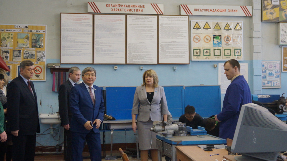 Алексей Дьячковский дал высокую оценку деятельности Южно-Якутского технологического колледжа