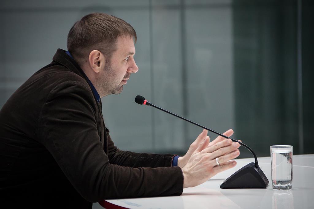 «Вокруг да около». Александр Лобанов о цензуре, «варягах» и морали в творчестве  (ВИДЕО)