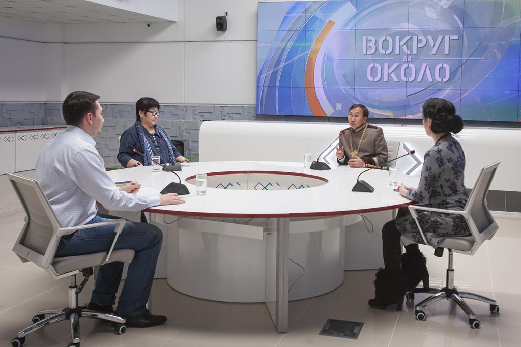 «Вокруг да около». Александр Данилов о буме якутского кино, «Оскаре» для Ди Каприо и фильмах, которые стыдно показывать (ВИДЕО)