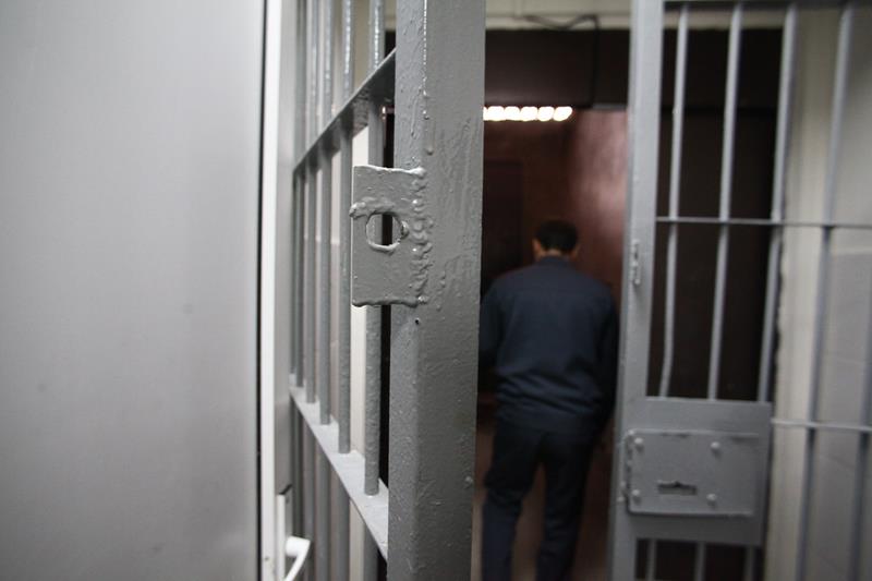 Житель Ленска осужден на 13 лет за изнасилование несовершеннолетней падчерицы