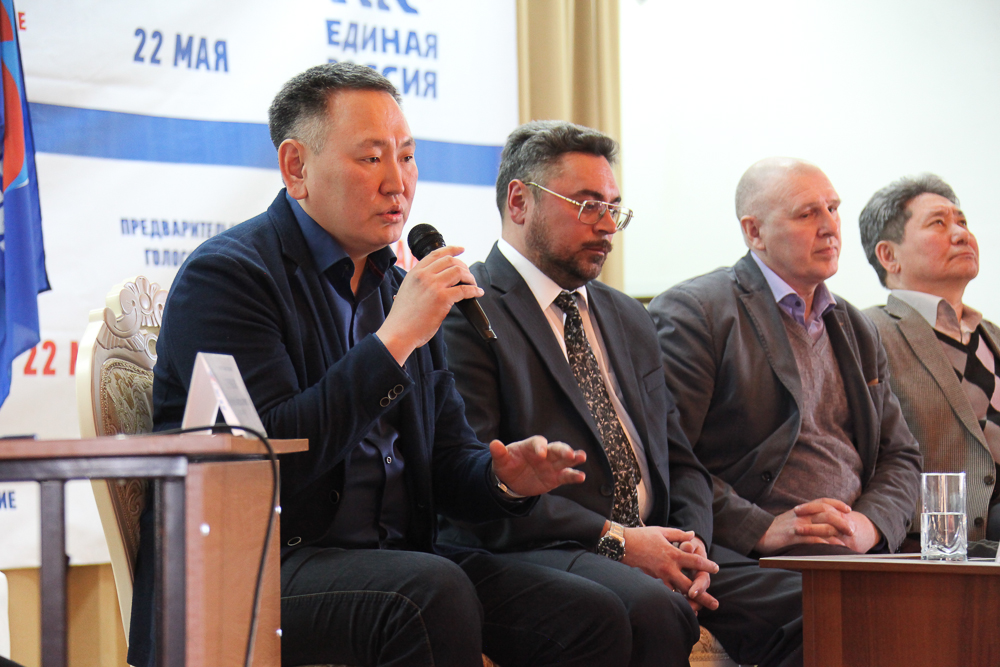 Как поднять село? В Амге состоялись дебаты участников праймериз партии «Единая Россия»