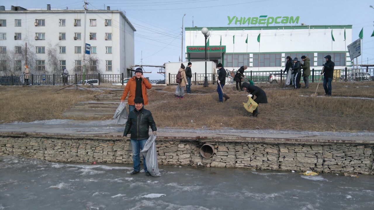 В Год благоустройства молодежь культуры Якутии очистила территорию Теплого озера