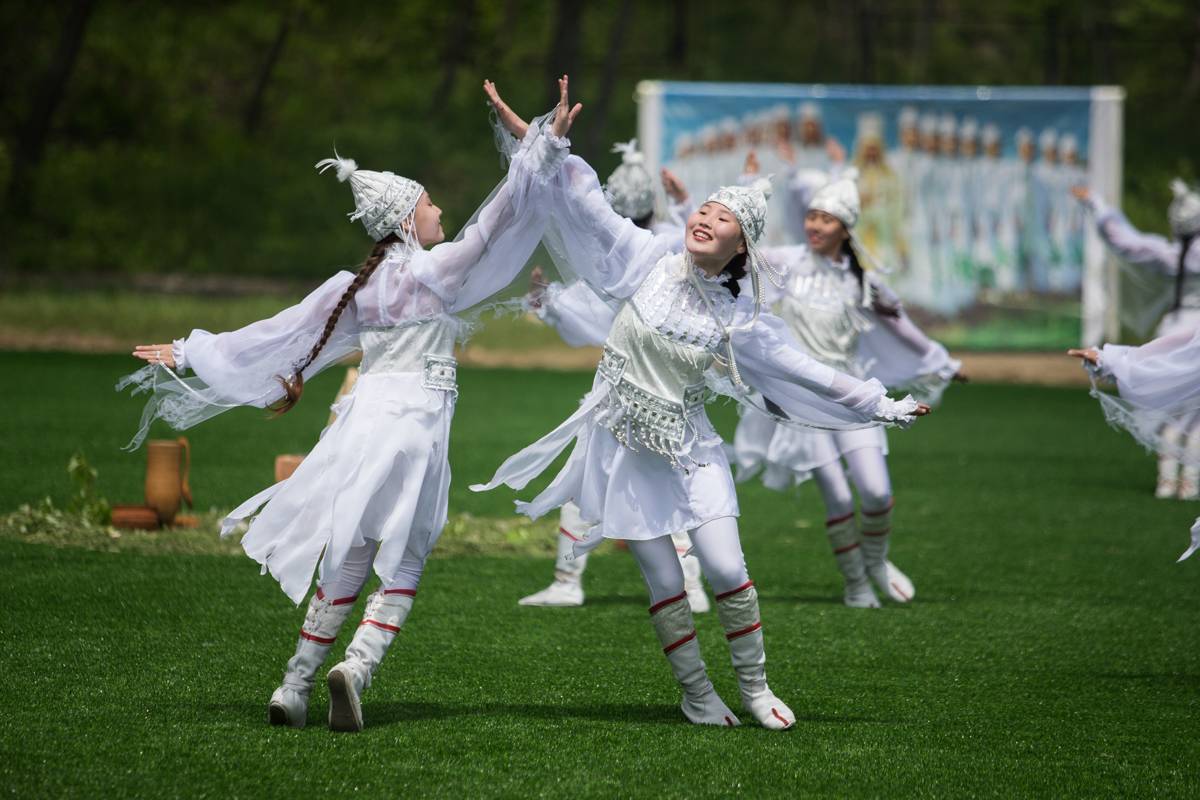 Во Владивостоке прошел Ысыах, посвященный дружбе народов и международному сотрудничеству