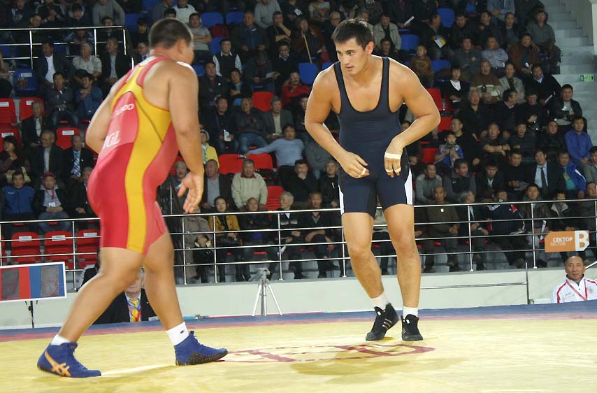 Айаал Лазарев вышел в ¼ финала чемпионата мира по вольной борьбе