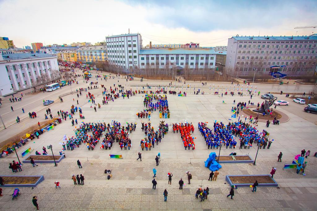 Работа город якутск. Площадь Ленина Якутск. Якутск Республика Саха Якутия площадь Ленина. Площадь дружбы Якутск. Новая площадь Ленина Якутск.