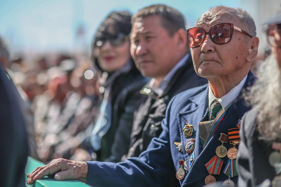 Вечная память героям: Якутяне поздравили ветеранов с Днем Победы