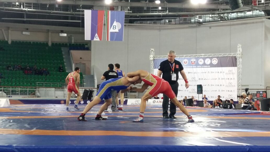 Виктор Степанов вышел в четвертьфинал чемпионата России в весовой категории до 65 килограмм