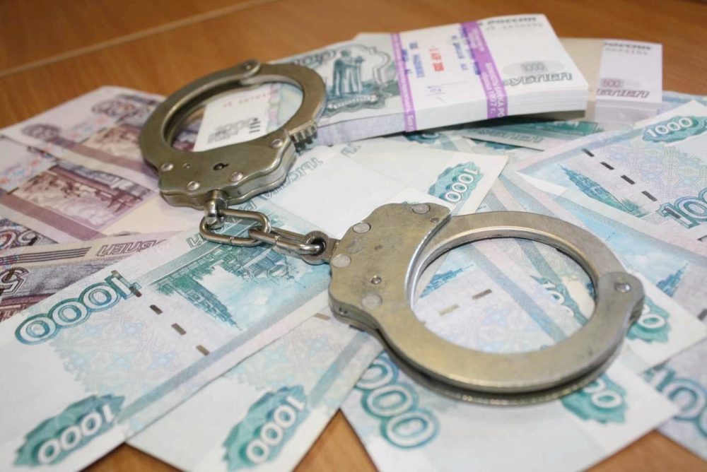 Директор Вилюйского педколледжа оплатил проезд сына в Корею за счет бюджета