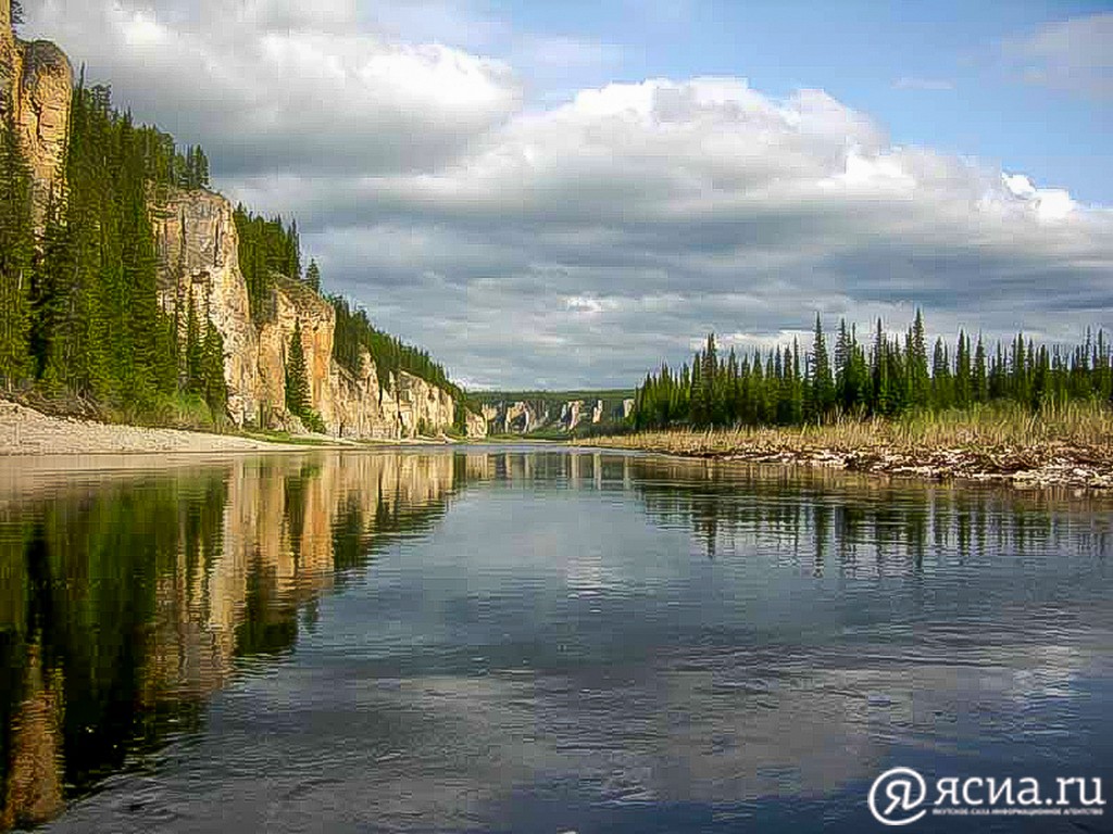Почему реки сибири. Сибирь река Лена. Река Буотама. Буотама Якутия. Якутия, река Лена (1623).
