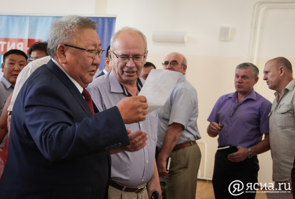 Глава Якутии обсудил вопросы взаимодействия с лидерами НКО
