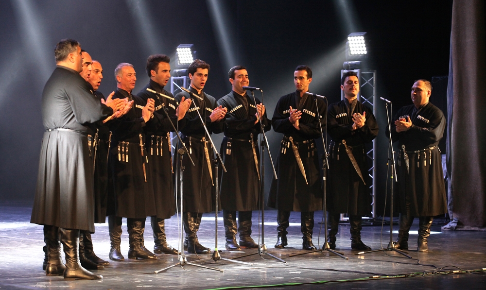 Грузинская песня называется. Грузинский хор Рустави. Грузинский народный хор Агниашвили. Убисский ансамбль Грузия. Грузинская группа Баграти.