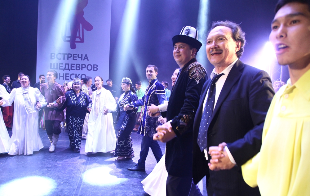 В Якутске завершился фестиваль «Встреча шедевров ЮНЕСКО на земле Олонхо»