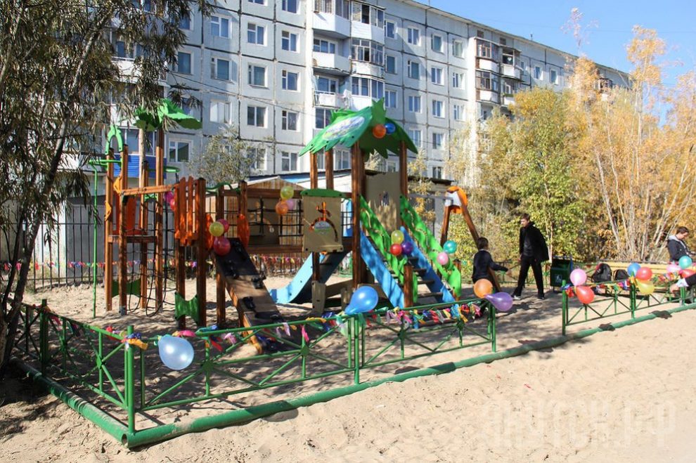 В преддверии Дня города в Якутске открылись две детские площадки | Архив  новостей