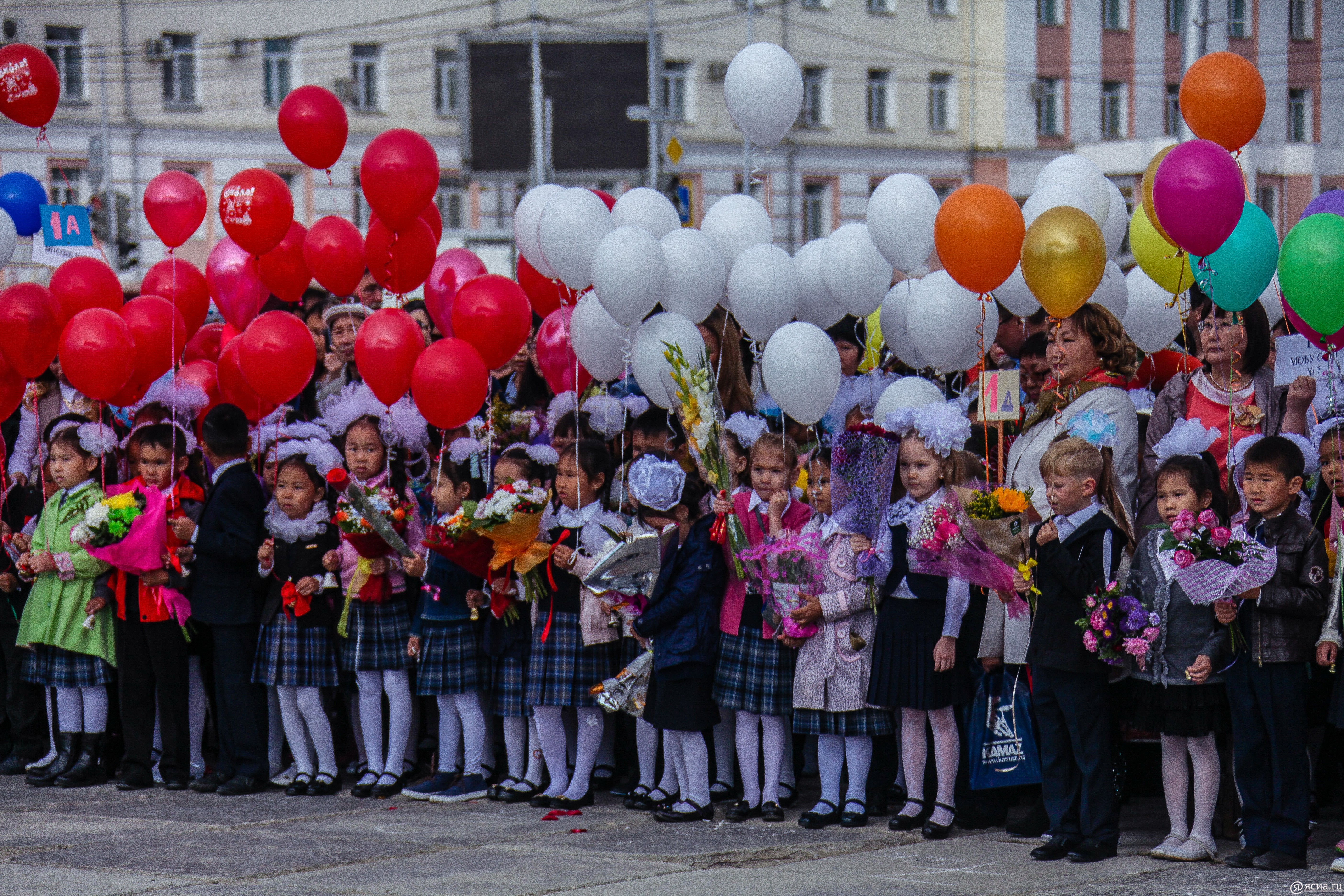 Первоклассный ажиотаж: В Якутске борются за честную запись в школу