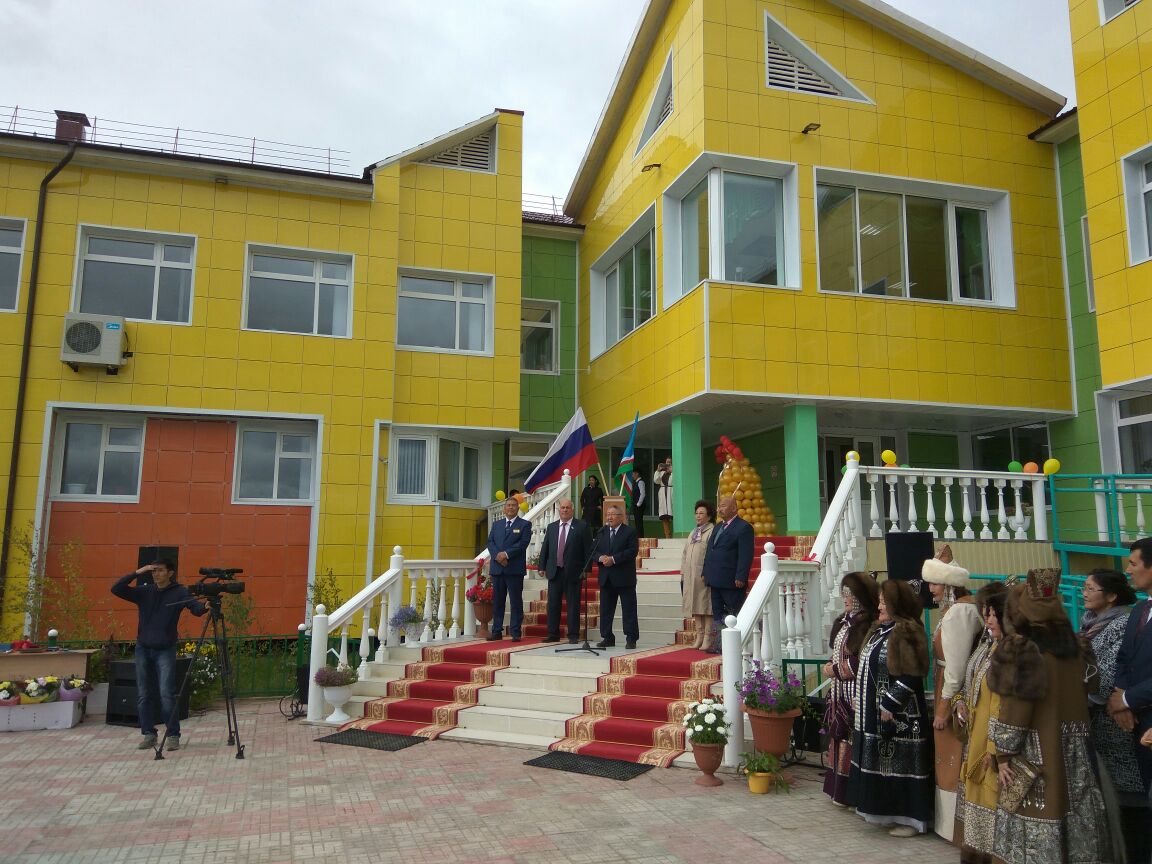 Егор Борисов открыл новую гимназию в Чурапче