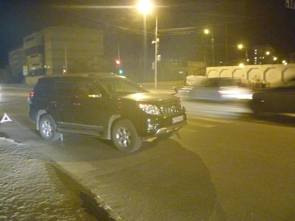 В Якутске два человека попали под машину