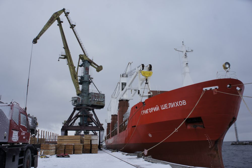 Руководство морпорта Тикси поблагодарило компанию «Алмазы Анабара»
