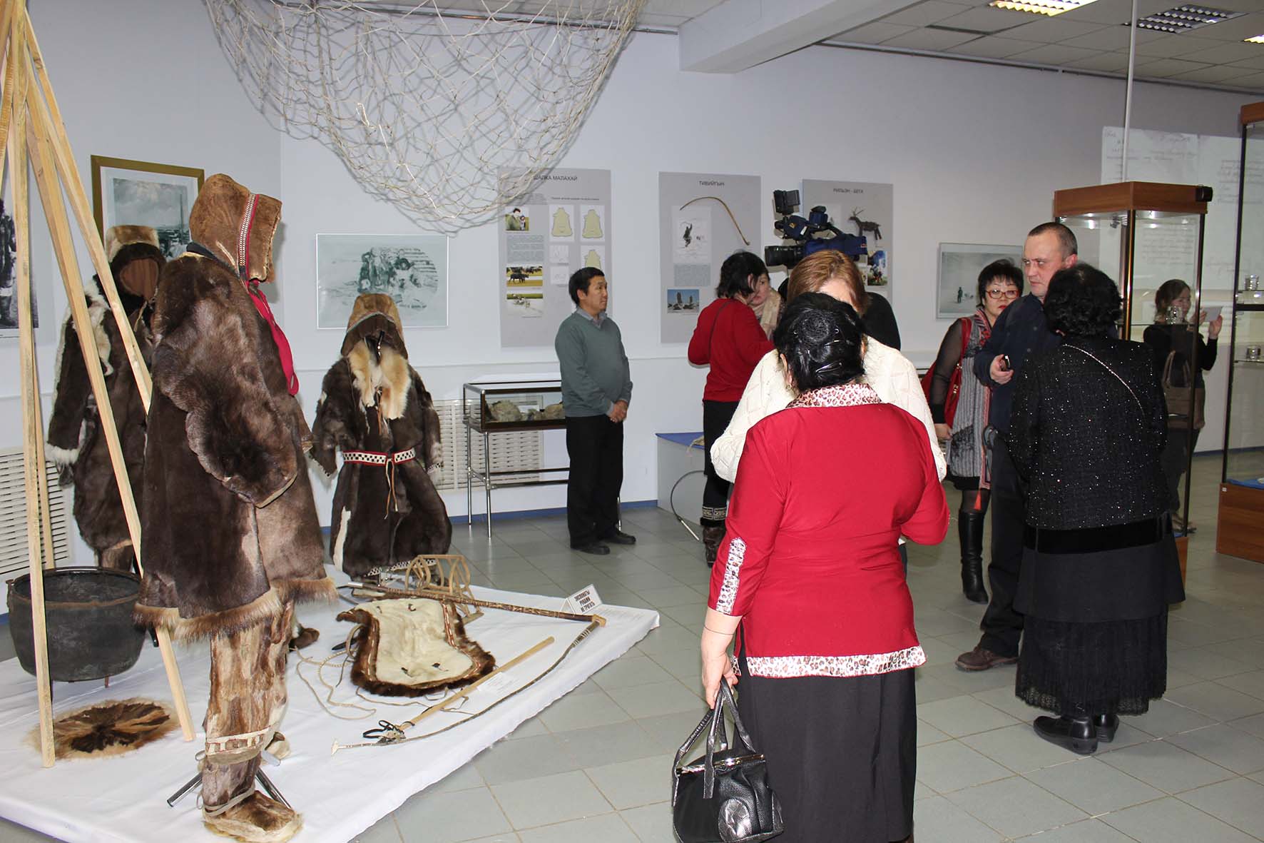 Индейцы алеуты. Палеоазиаты. Эскимосы народ россии. Северные народы чукотки. Шерпы в гималаях.