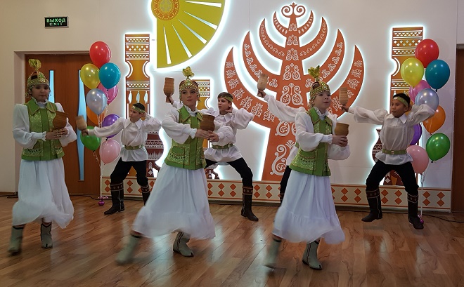 Руководитель Следкома Якутии поздравил подшефное учреждение с важным событием в жизни школы