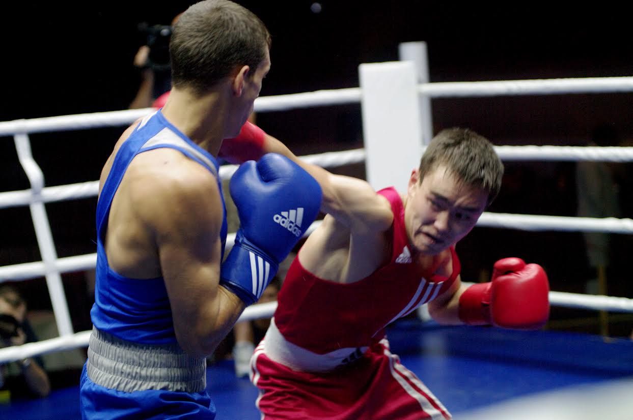 Василий Егоров вышел в полуфинал чемпионата России по боксу