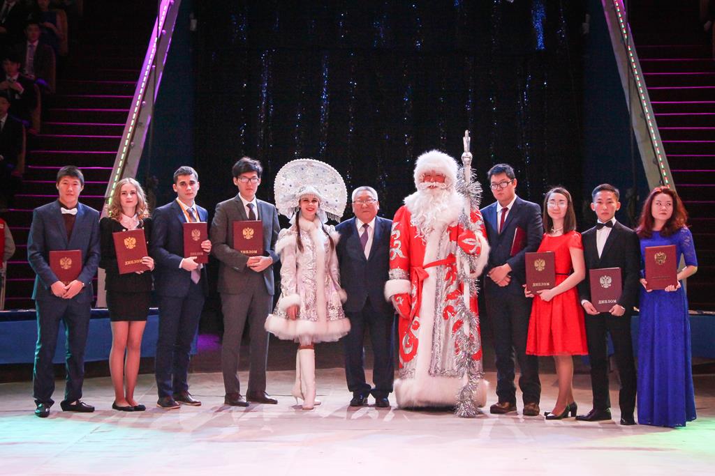 Лучшие школьники соберутся на новогодней елке главы Якутии
