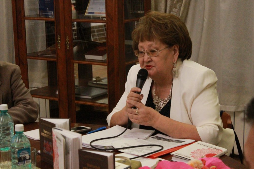 Сборник стихов Натальи Харлампьевой издан в Лондоне на английском языке