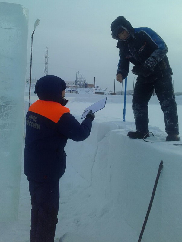 Инспекторы ГИМС проверили безопасность строящегося Ледового городка в Якутске