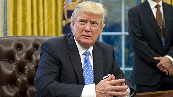 Помощник Трампа заявила, что в США обсуждается отмена антироссийских санкций