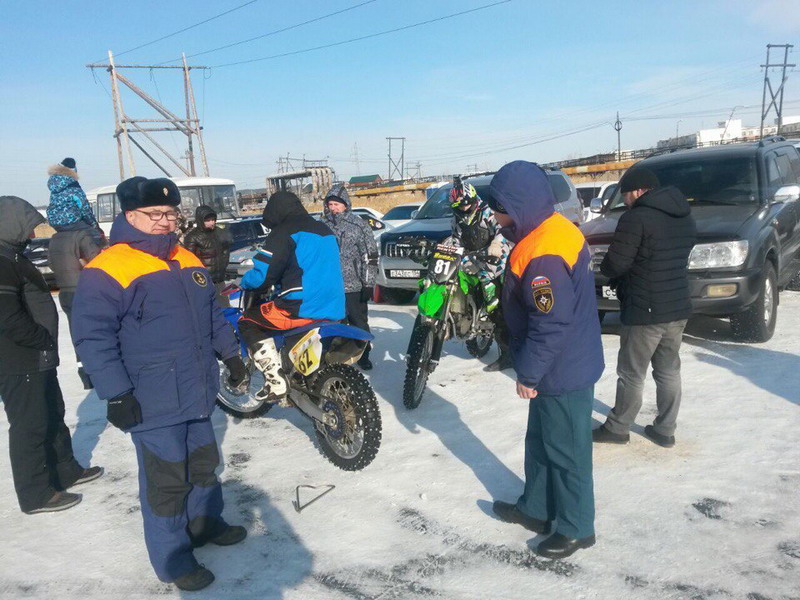 Инспекторы ГИМС обеспечили безопасность ледовых гонок «Полярная звезда — 2017»