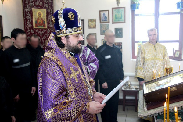 Архиепископ Роман рассказал о православии заключенным исправительной колонии № 6