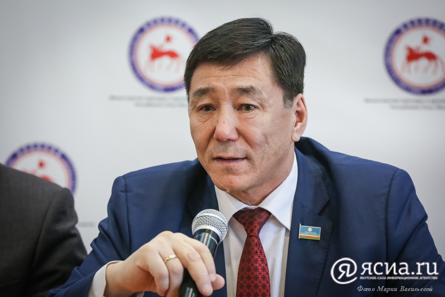 Владимир Тихонов поздравляет с Днем работника культуры