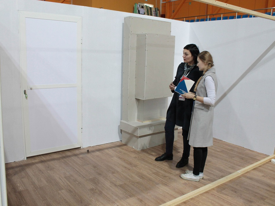Участники этапа чемпионата WorldSkills разрабатывают дизайн гостиной для Скарлетт Йоханссон