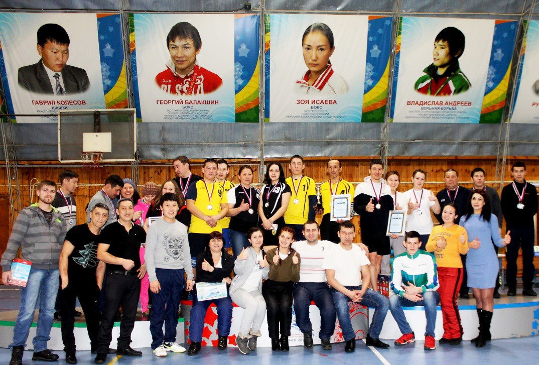 В Олекминске абсолютными чемпионами семейного волейбола стали Янковы