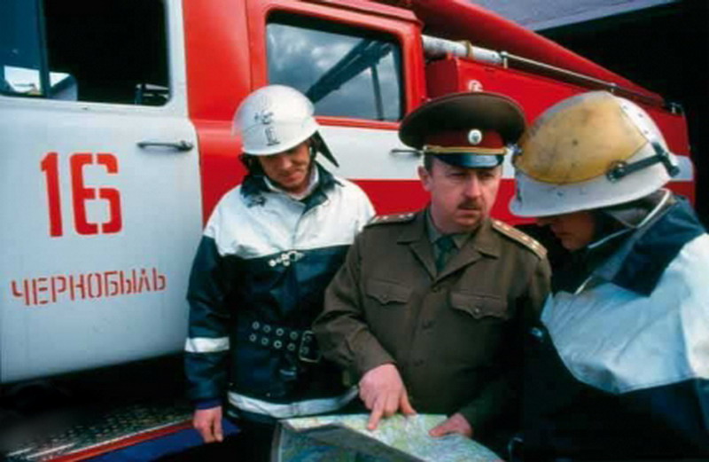 Чернобыльские пожарники. Пожарные Чернобыльской АЭС. Пожарники в Чернобыле. Пожарные чернобыльцы.