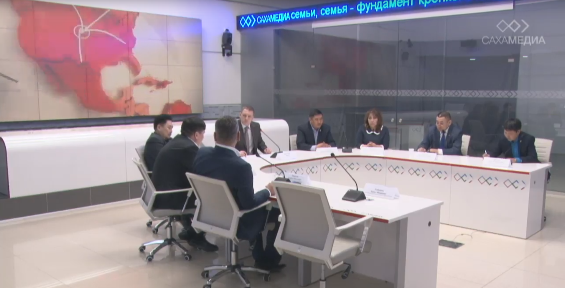 Онлайн-трансляция: Заседание дискуссионного клуба «Политрук»