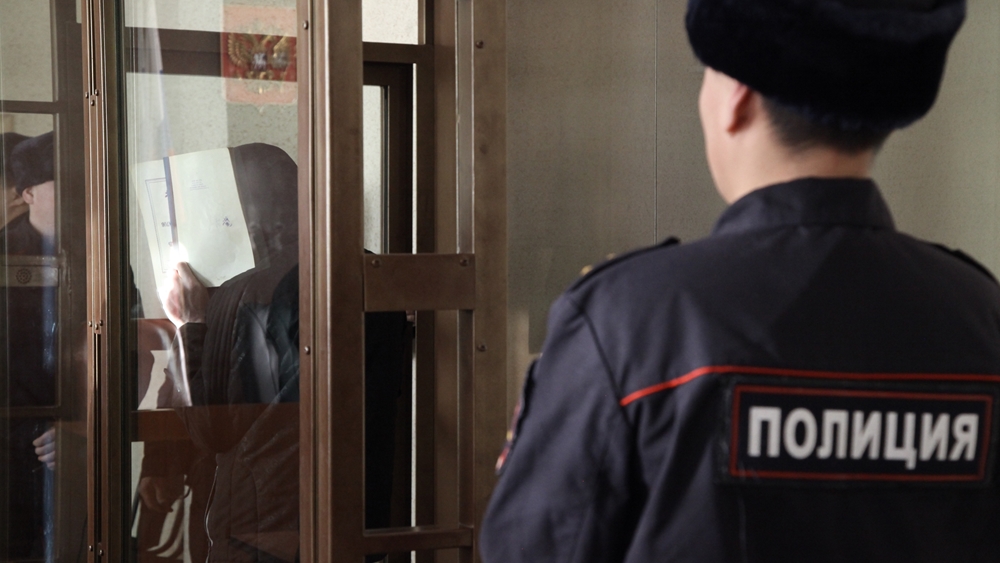 Инцидент с «распылителями» краски: Карен Мартиросян арестован на пять суток, Тургун Попов ждет суда