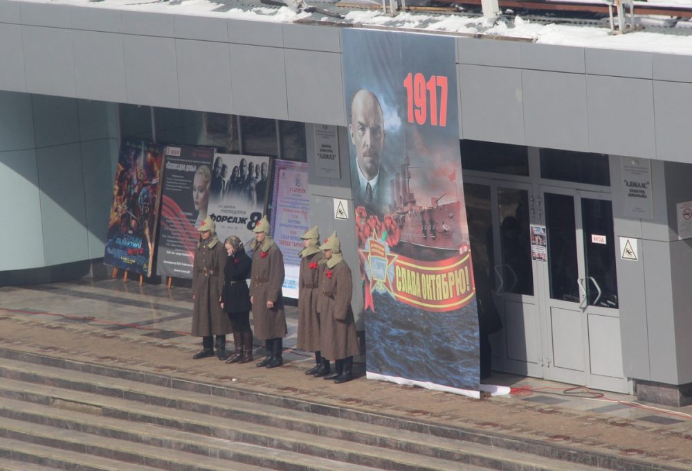 В Мирном прошел митинг в честь 147-й годовщины со дня рождения Ленина
