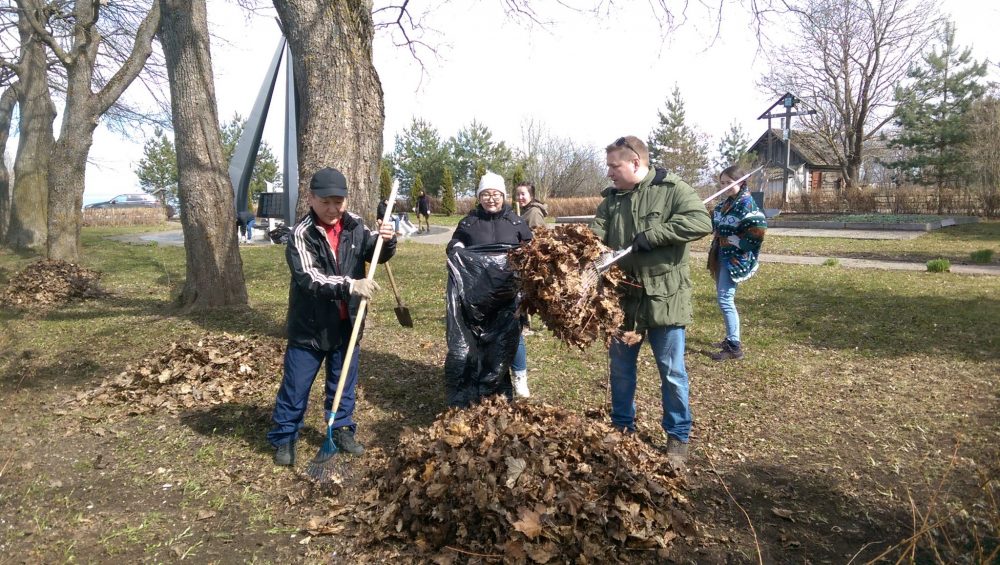 Якутяне провели субботники в Санкт-Петербурге и Новгородской области