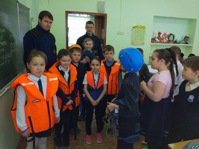 В школах Ленского района инспекторы ГИМС провели уроки безопасности