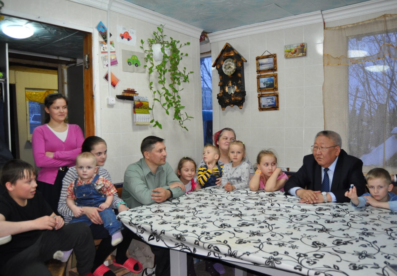 Миллион на многодетность: Какие меры поддержки Якутия предлагает малоимущим жителям