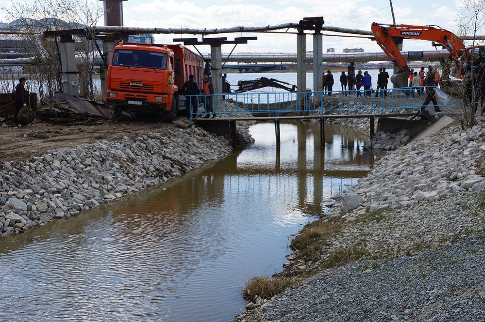 В Якутске восстановлена проточность городского канала от Шестаковки до Даркылаха